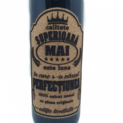 Mai este luna in care s-a nascut perfectiunea, eticheta pluta cu mesaj